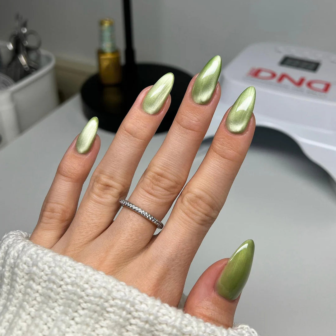 DND 9D Cateye Magnetic Gel Polish - Galaxy Effect - (12)