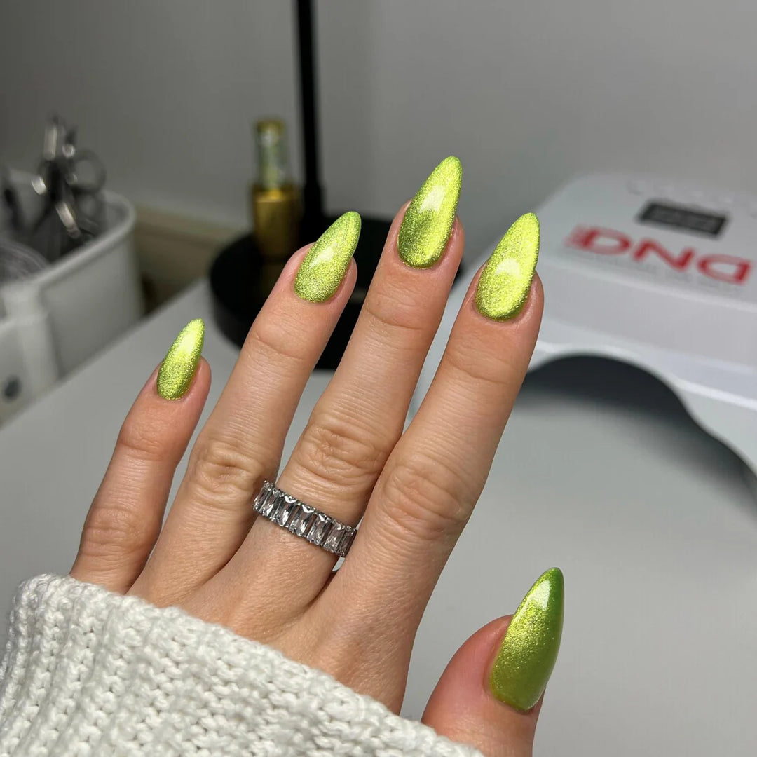 DND 9D Cateye Magnetic Gel Polish - Galaxy Effect - (15)